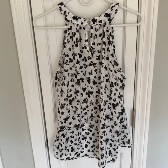 Papermoon white and black tank top with keyhole button back (M) - Picture 2 of 4